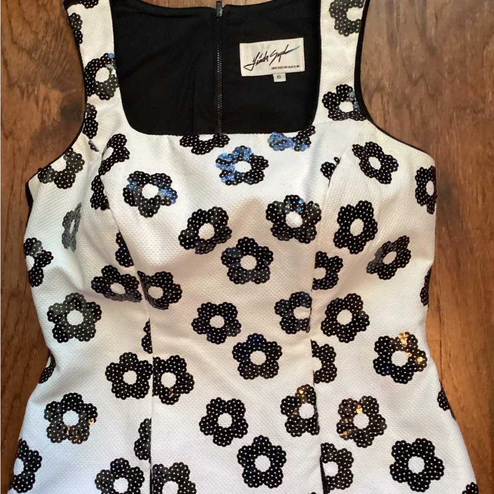 Black and white top, size 6.